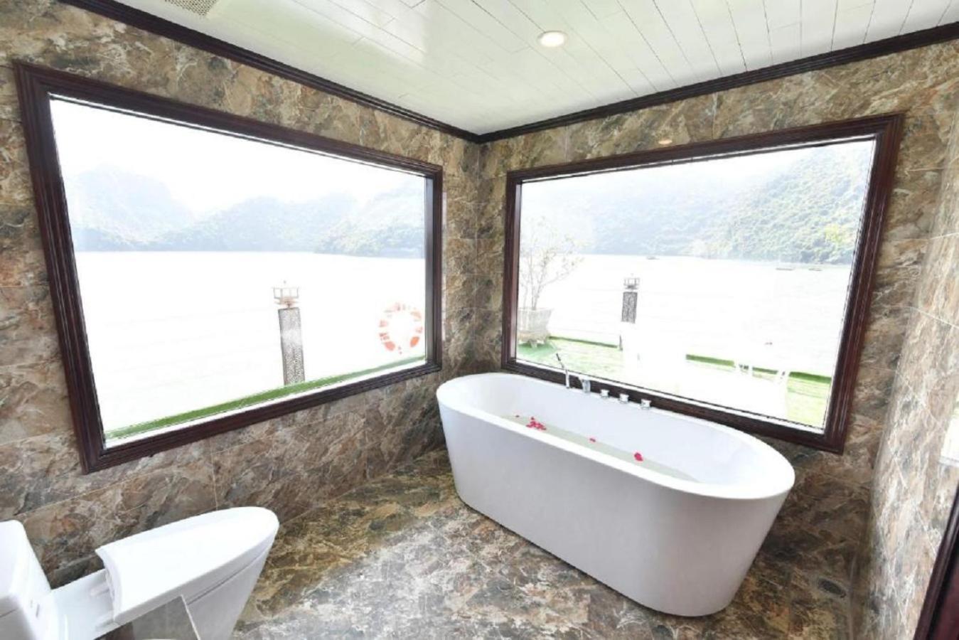 Halong Sapphire Cruises 호텔 하롱 외부 사진
