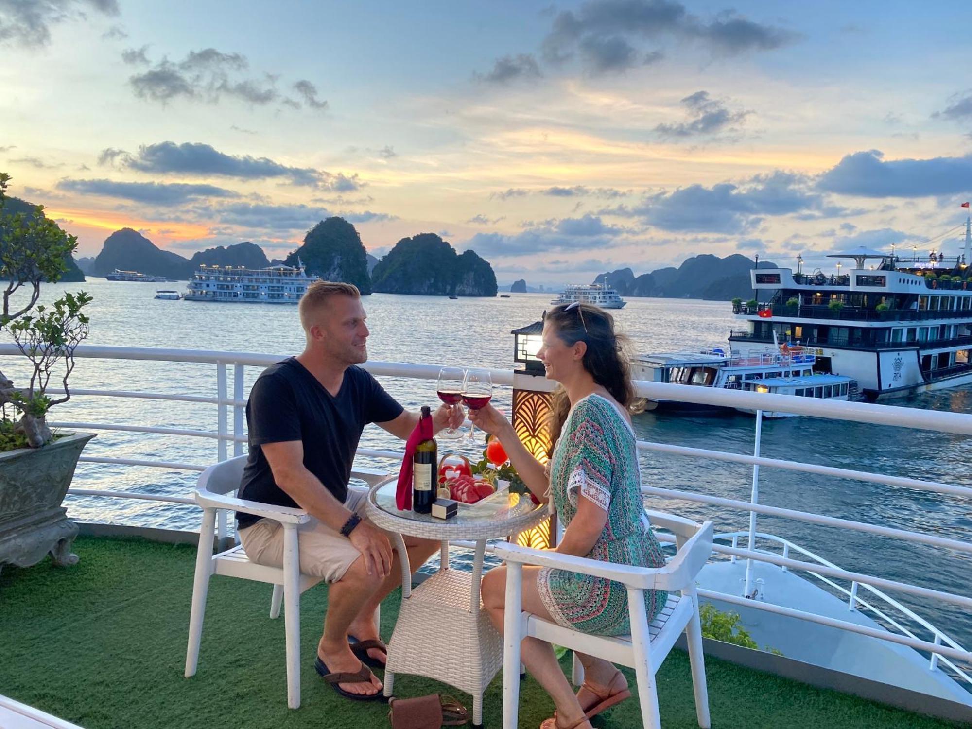 Halong Sapphire Cruises 호텔 하롱 외부 사진