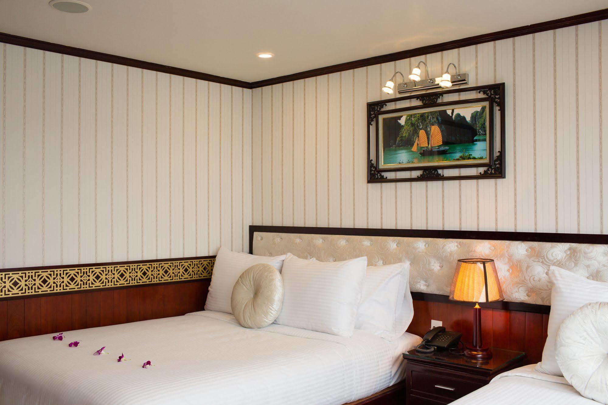 Halong Sapphire Cruises 호텔 하롱 외부 사진