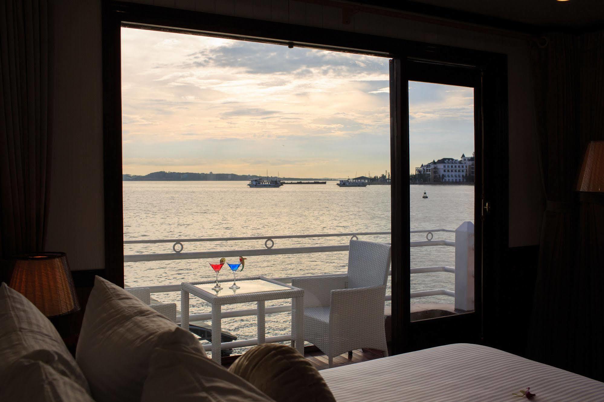 Halong Sapphire Cruises 호텔 하롱 외부 사진