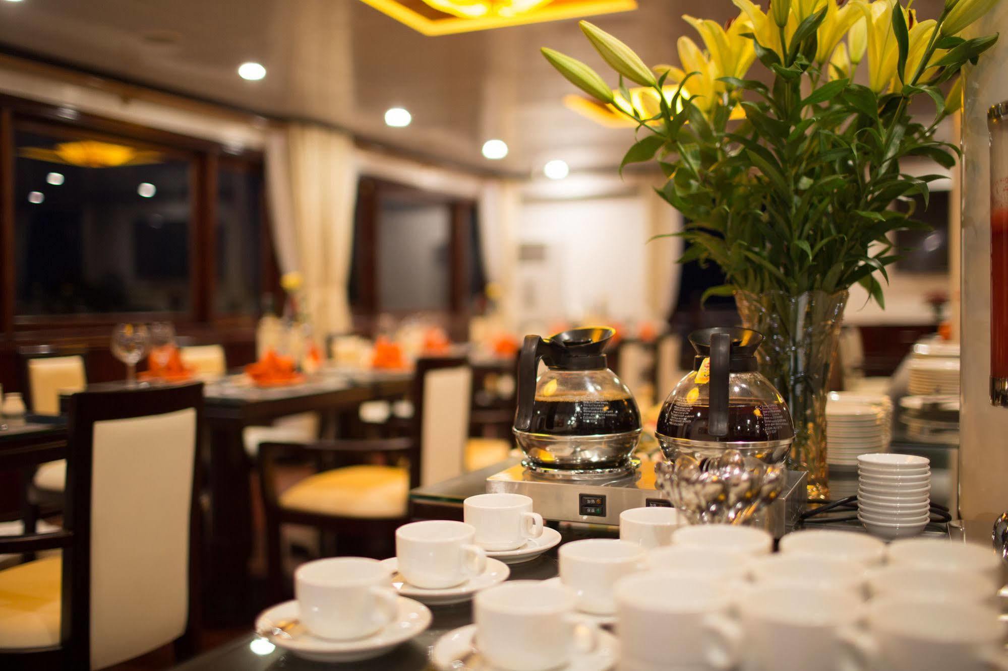 Halong Sapphire Cruises 호텔 하롱 외부 사진